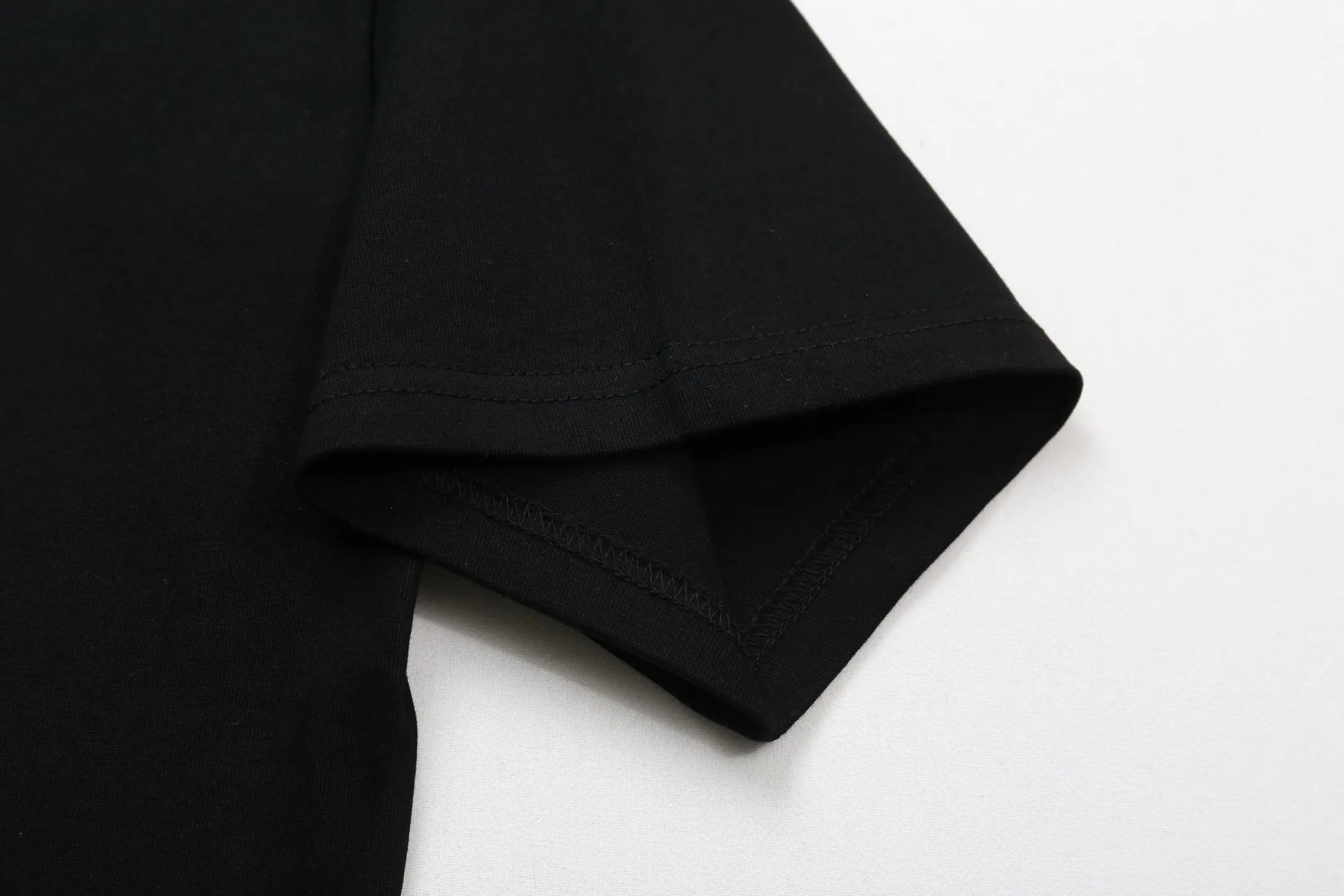 BLCG 26SS T Balenclag* ， T 。 . Authentic 。 ！ ZP 。 260 ， . ， ， 。 。 ， 。 OS . Same Style ：Black Size：XS S M L